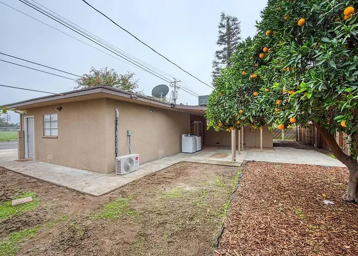 Renovated Home Minutes From Fresno State / Airport