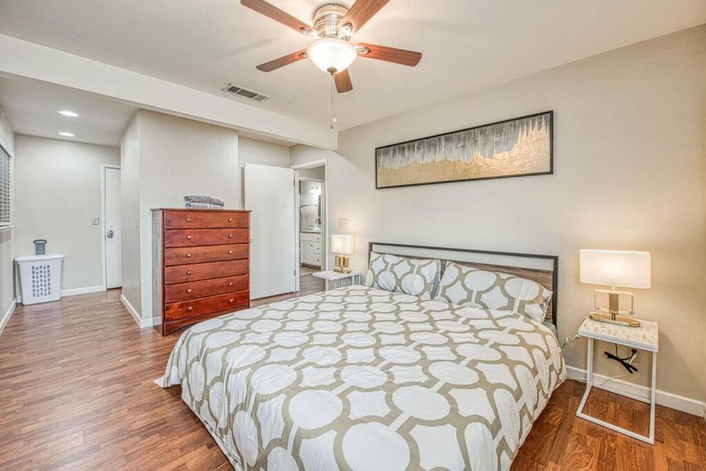 Renovated Minutes From State / Airport *