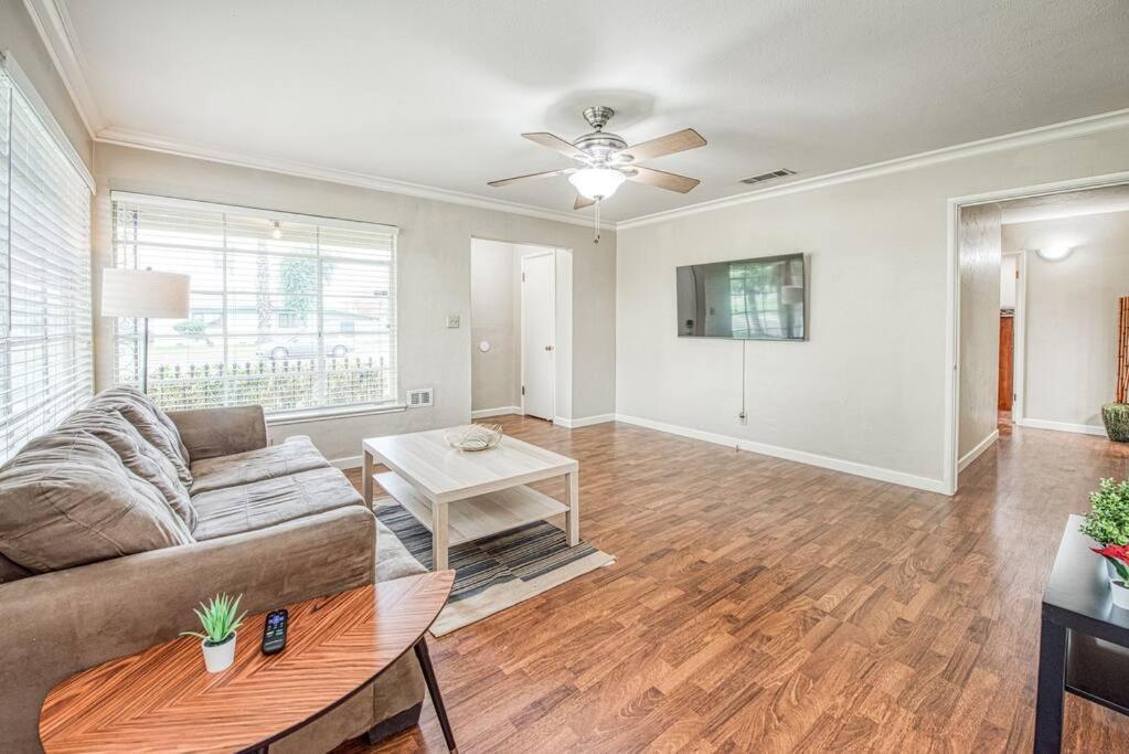 Renovated Minutes From State / Airport * Fresno