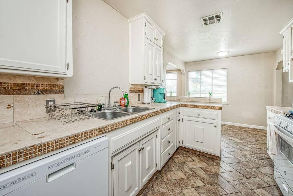 Renovated Minutes From State / Airport *