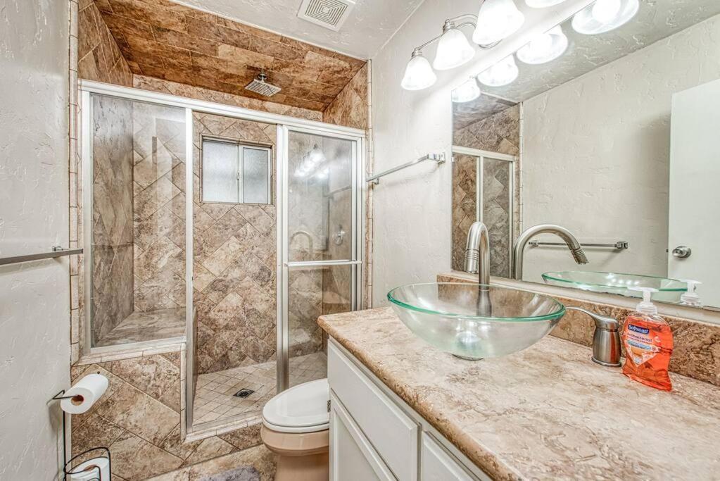 Renovated Minutes From State / Airport